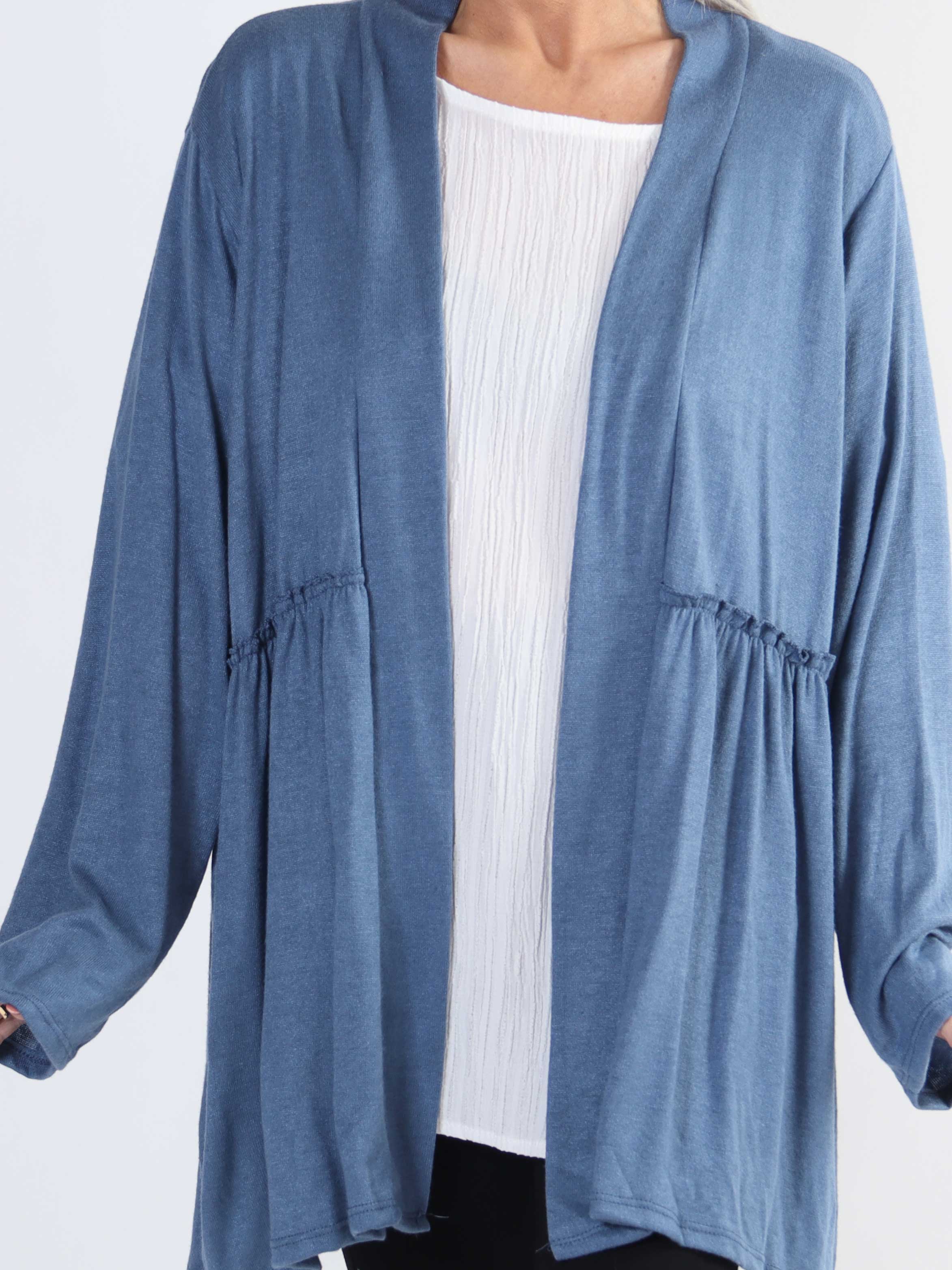 Lilja - Blød plus size cardigan med lille flæsekant